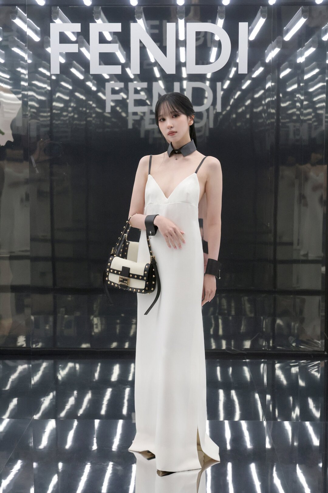 bzvn front row fendi xuan he 2027 mina twice (1)
