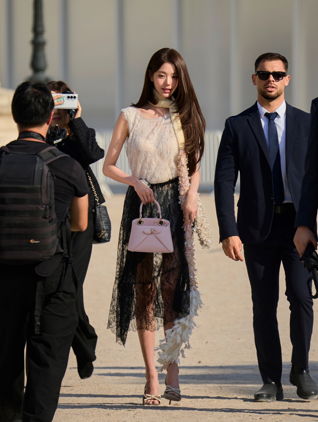 bzvn jang won young dior xuan he 2027 chi tiet thoi trang (1)