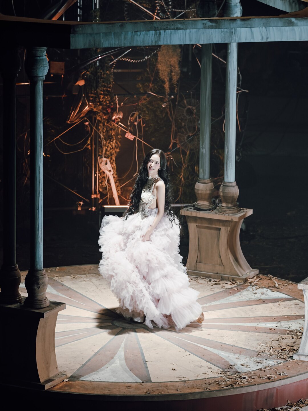 bzvn jisoo mv click thoi trang lsoul la lune00003
