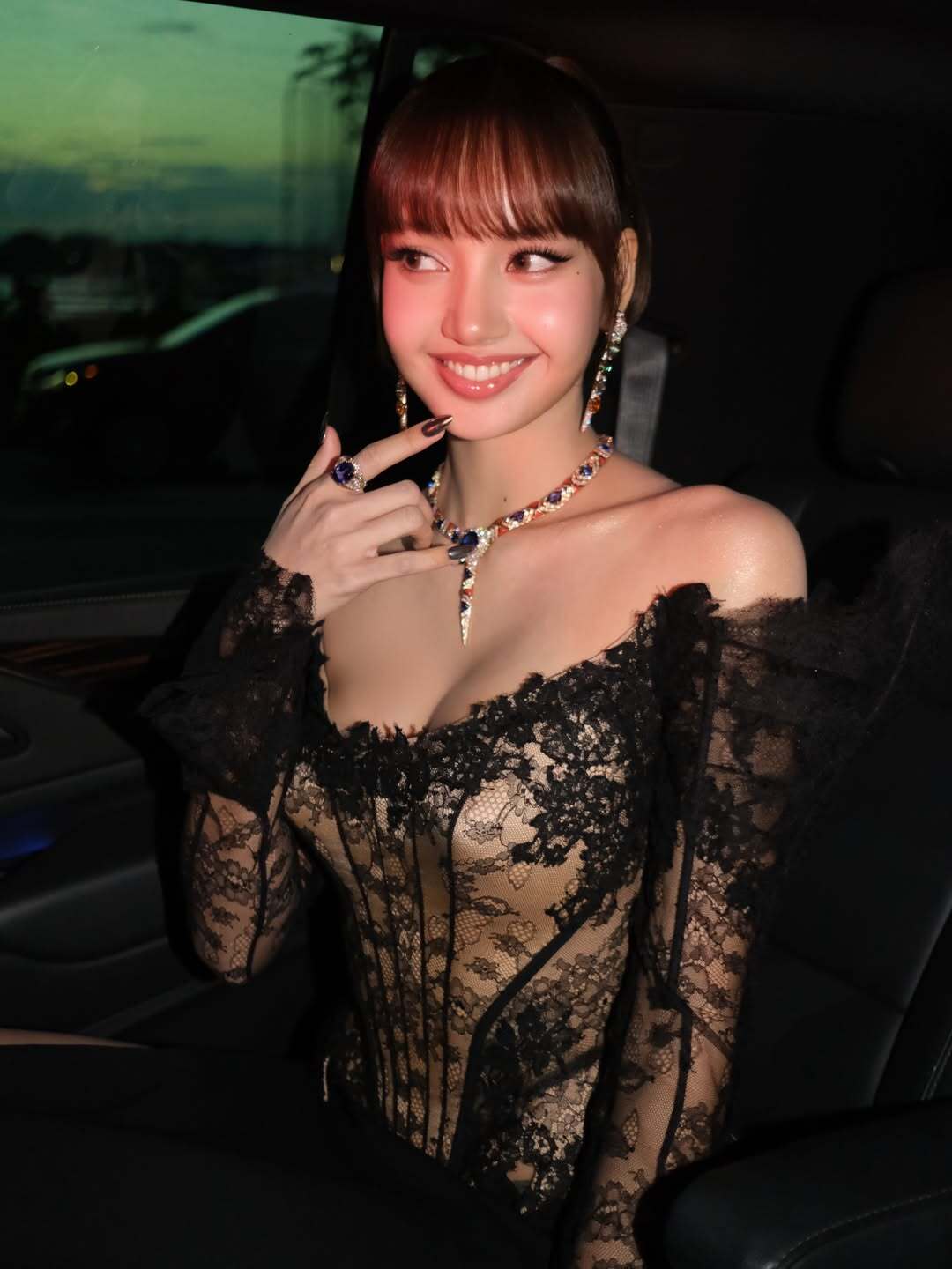 bzvn lisa blackpink bvlgari bulgari new york serpenti infinito (2)