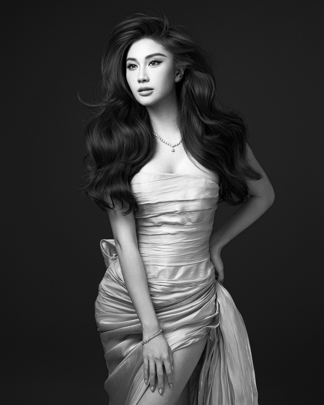 bzvn miss cosmo nguyen hoang phuong linh hoa hau den paris fashion week 2026 (2)