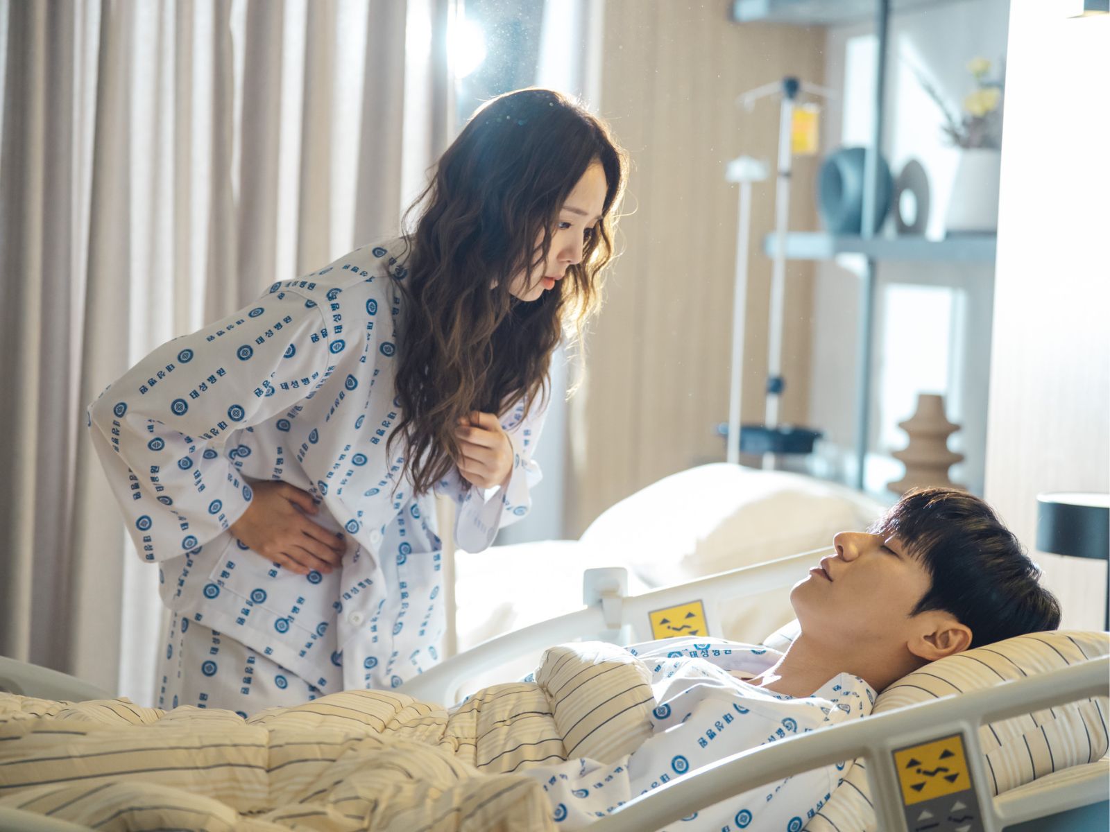 Chae Soo Bin lập hợp đồng “sạc nhịp tim” cùng Kim Young Kwang插图4