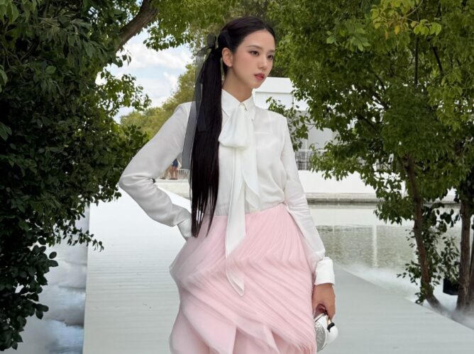 bzvn thumb dior xuan he 2027 jisoo trang phuc vuot mua