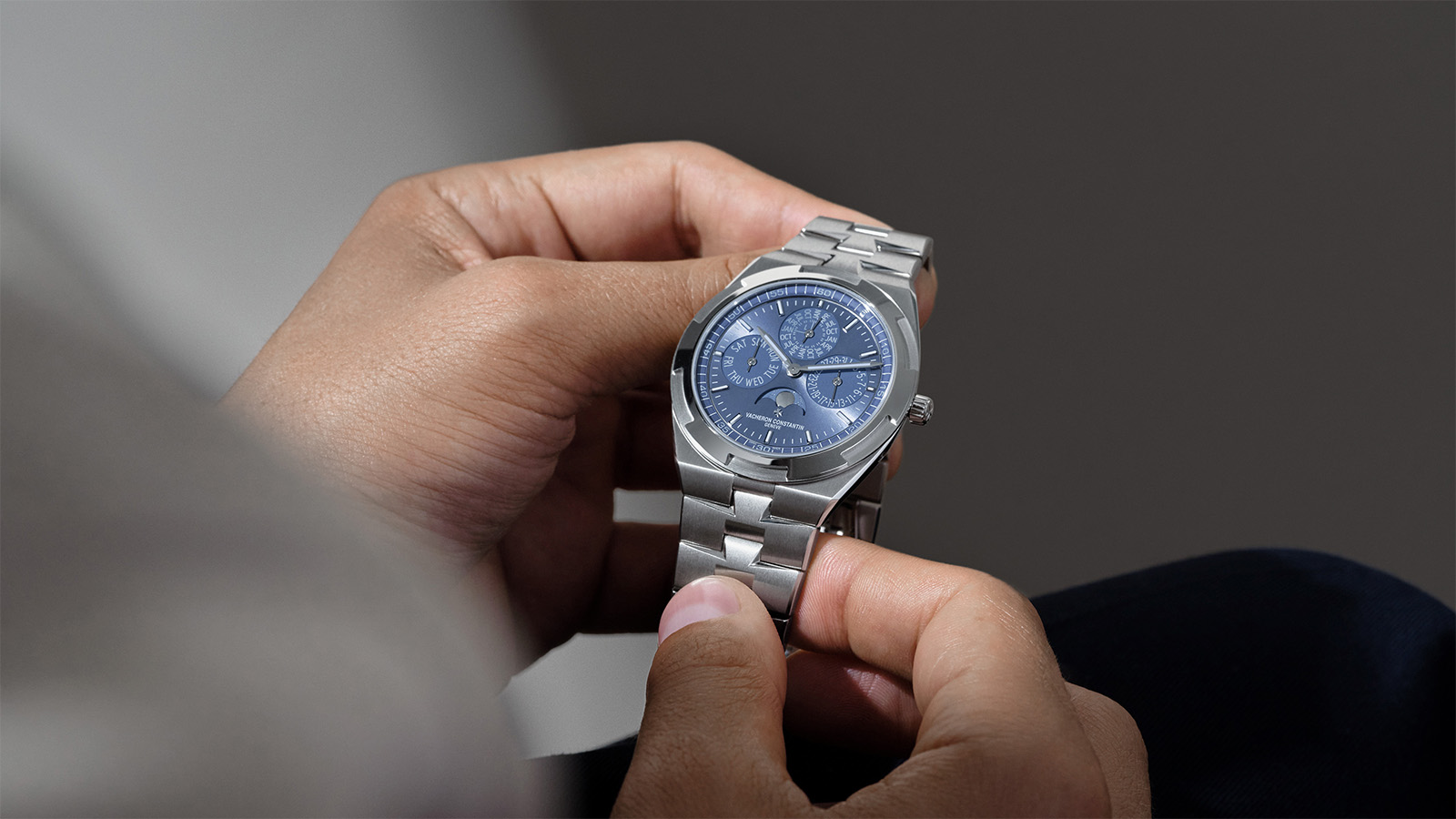 Vacheron Constantin kỷ niệm 30 năm ra mắt BST đồng hồ Overseas với phiên bản giới hạn插图5