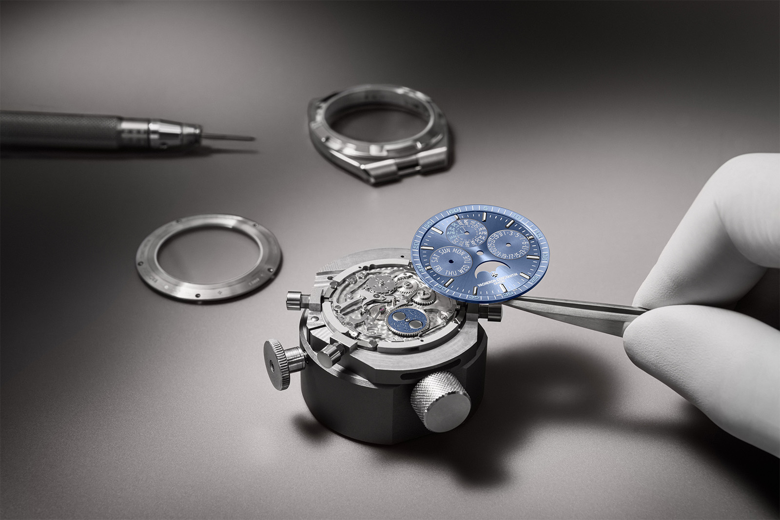 Vacheron Constantin kỷ niệm 30 năm ra mắt BST đồng hồ Overseas với phiên bản giới hạn插图6