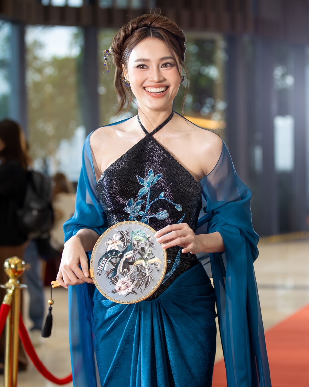 ninh-duong-lan-ngoc-vai-thi-lieu-chi-chi-em-em-3