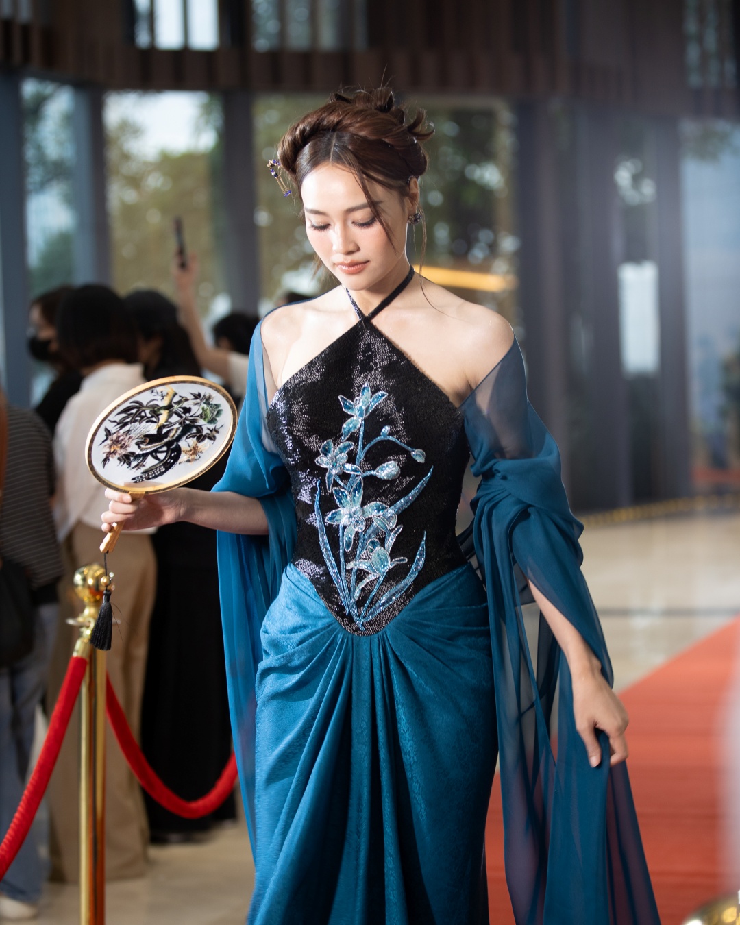 ninh-duong-lan-ngoc-vai-thi-lieu-chi-chi-em-em-3