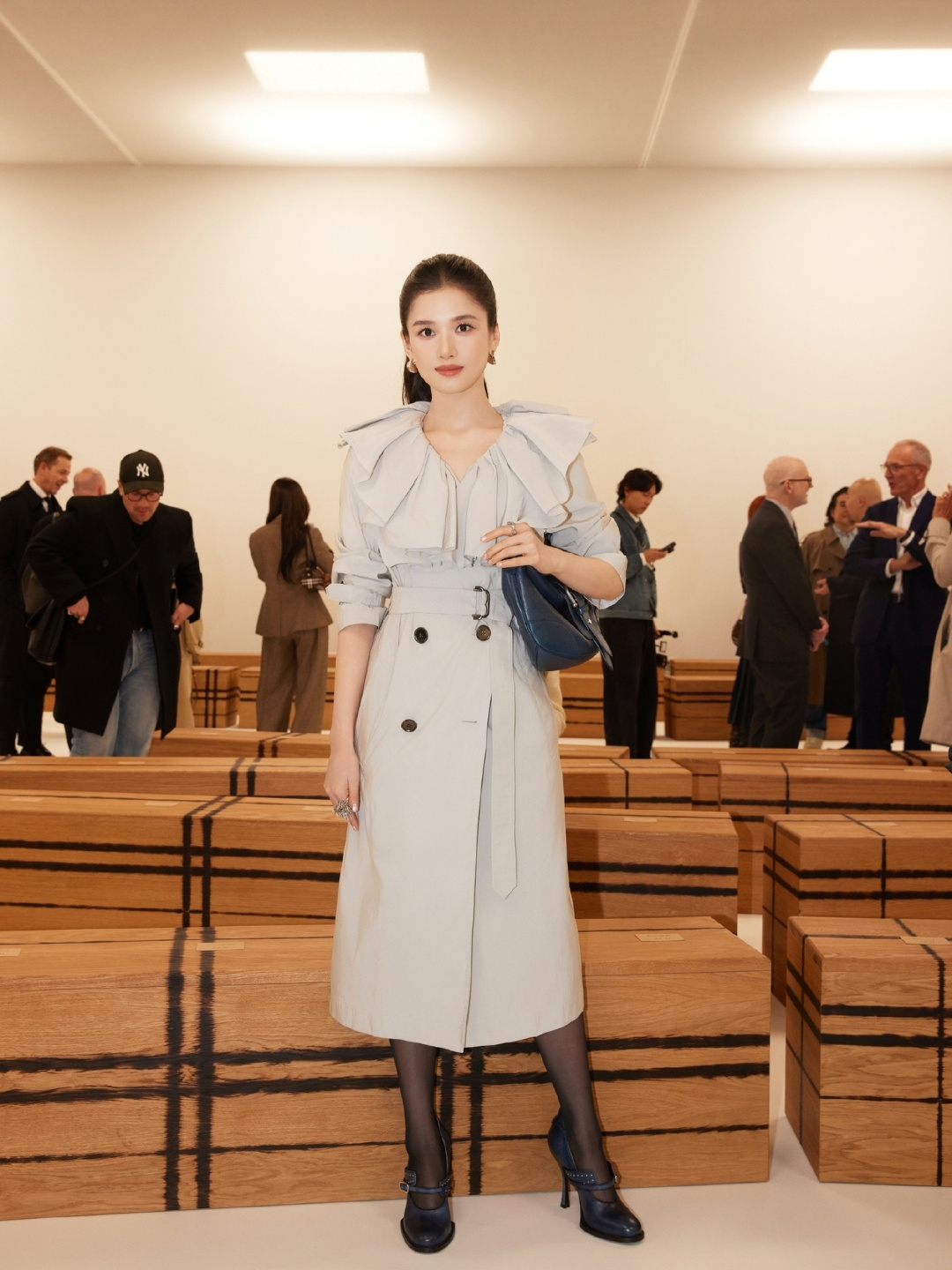 Trương Tịnh Nghi, Shuhua (i-dle) bày thế cờ vây tại show Burberry插图2