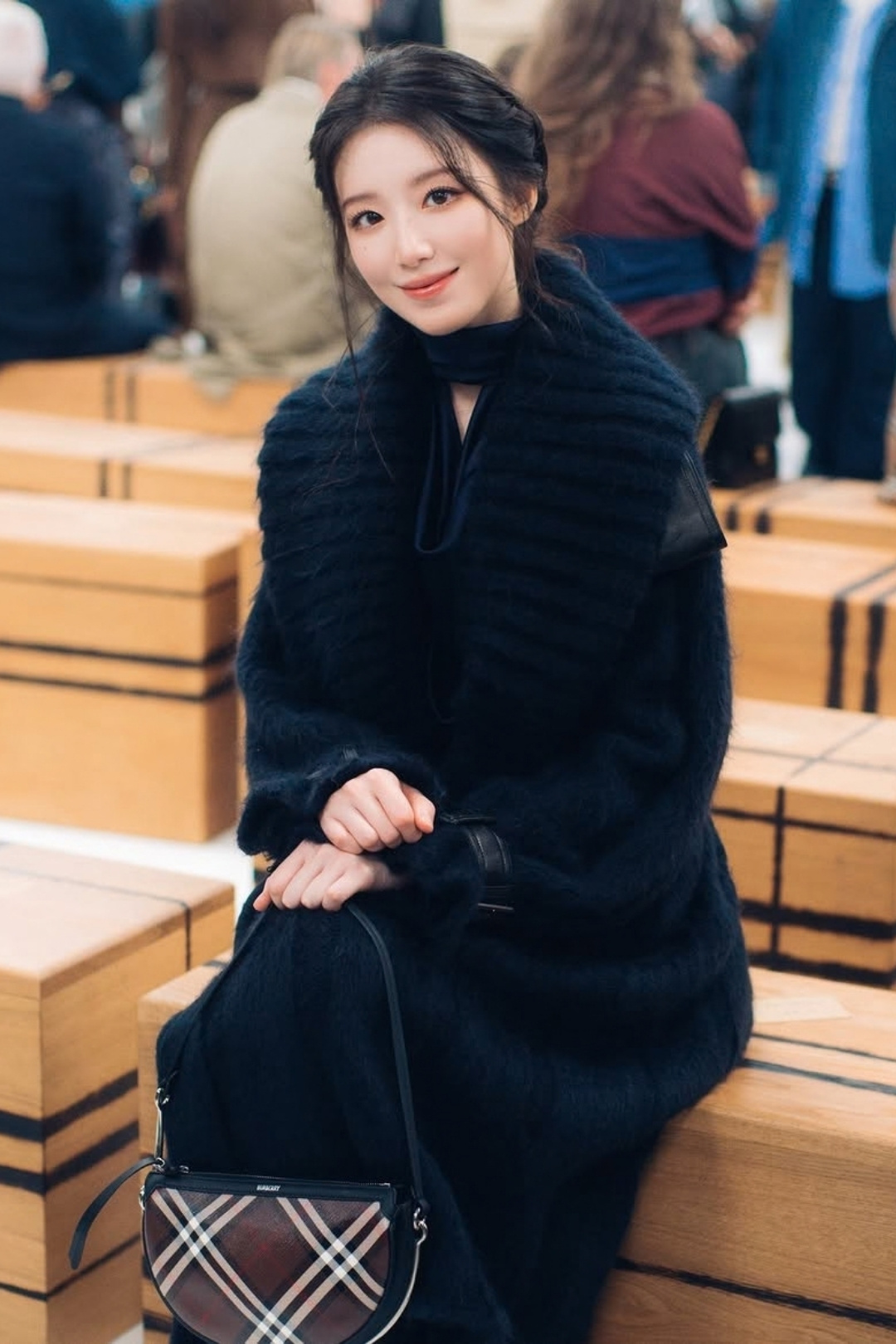 Trương Tịnh Nghi, Shuhua (i-dle) bày thế cờ vây tại show Burberry插图6