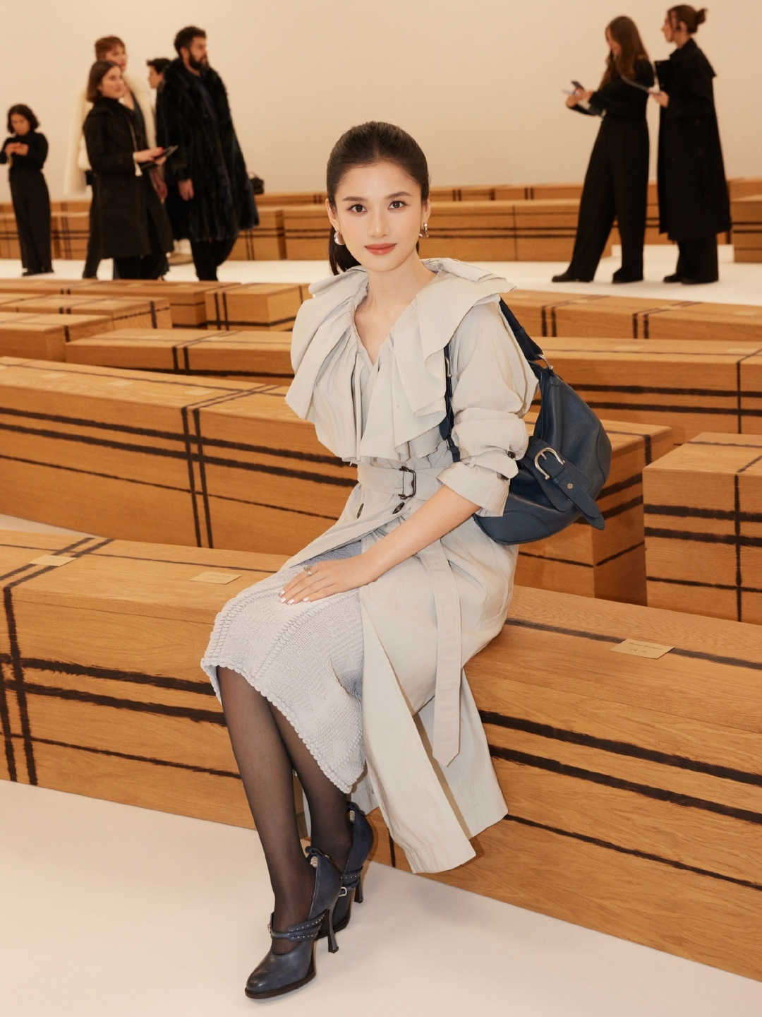 Trương Tịnh Nghi, Shuhua (i-dle) bày thế cờ vây tại show Burberry插图3