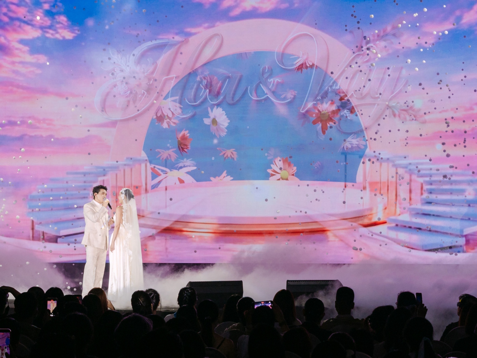 quoc-thien-chieu-fan-het-nac-trong-buoi-meet-greet-dau-tien-trong-su-nghiep