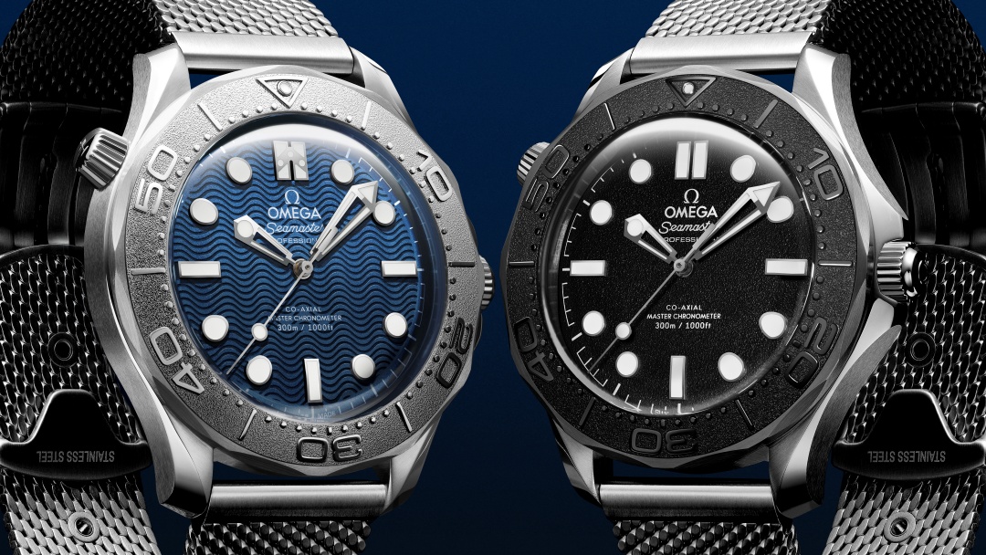 Từ trái qua: Đồng hồ OMEGA Seamaster Diver 300M phiên bản James Bond và SPECTRE.