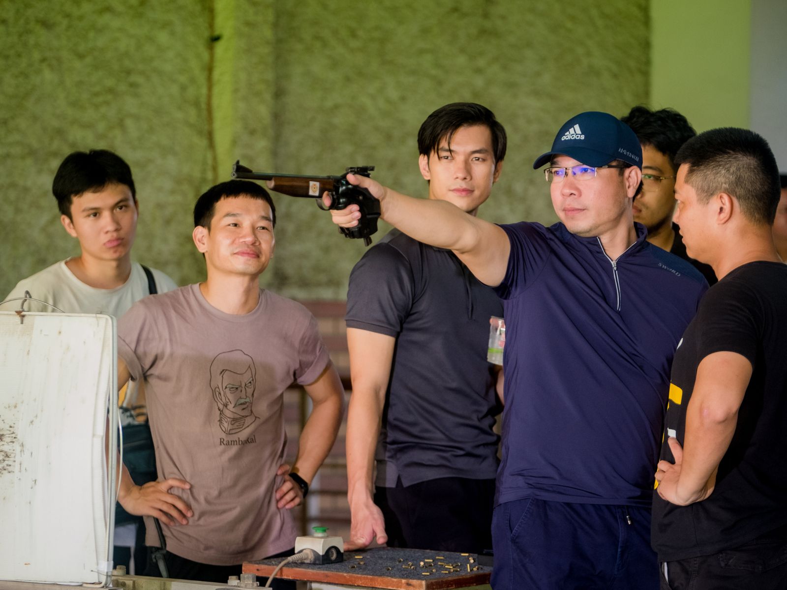 Nhan Phúc Vinh hóa thành VĐV Việt Nam vô địch thế giới trong phim Viên Đạn Cuối Cùng插图4