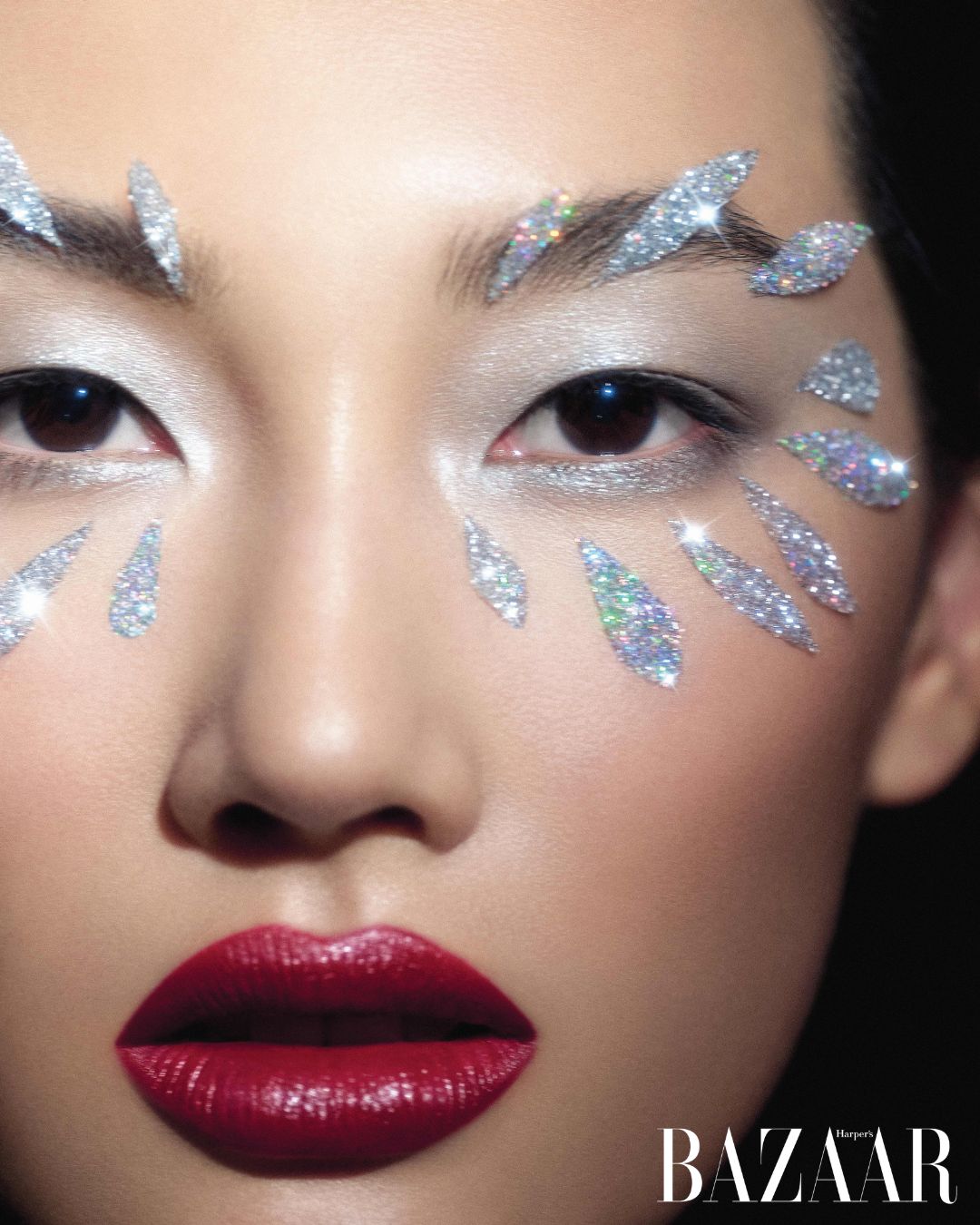 Silver Luxe: Xu hướng trang điểm sắc bạc ánh kim插图2