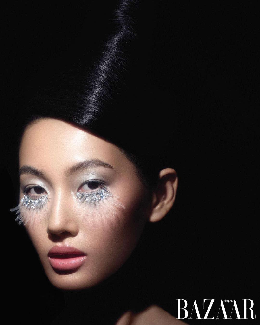 Silver Luxe: Xu hướng trang điểm sắc bạc ánh kim插图5