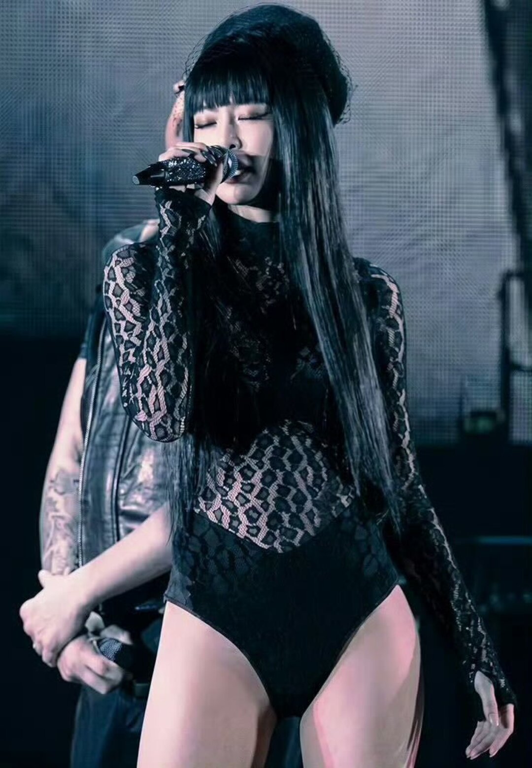 bzvn alaia 1991 jennie blackpink the weeknd00001