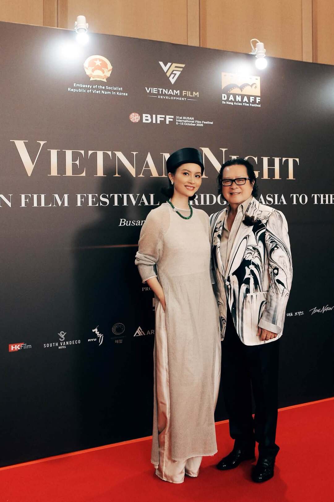 bzvn ao dai do thi hai yen lien hoan phim busan biff 2026 (3)