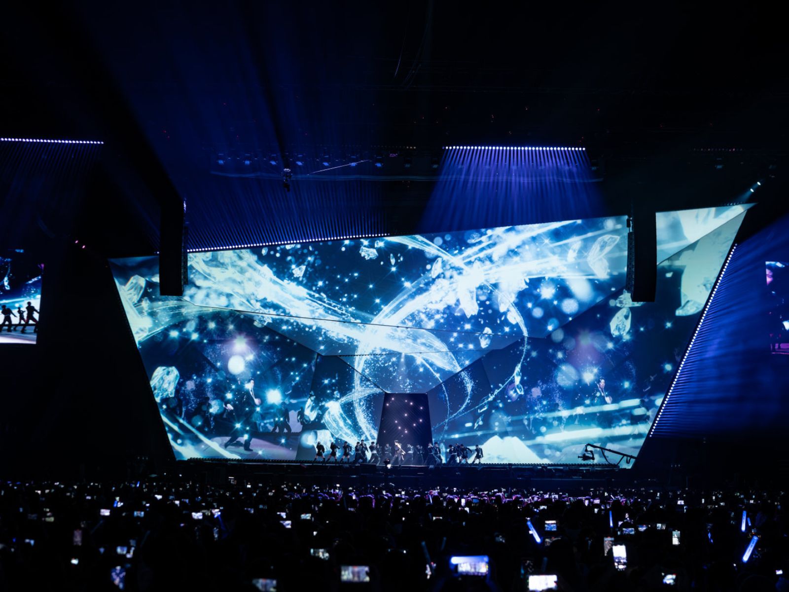 Solo concert của Tiêu Chiến nhận về cơn mưa lời khen về trải nghiệm thị giác插图4