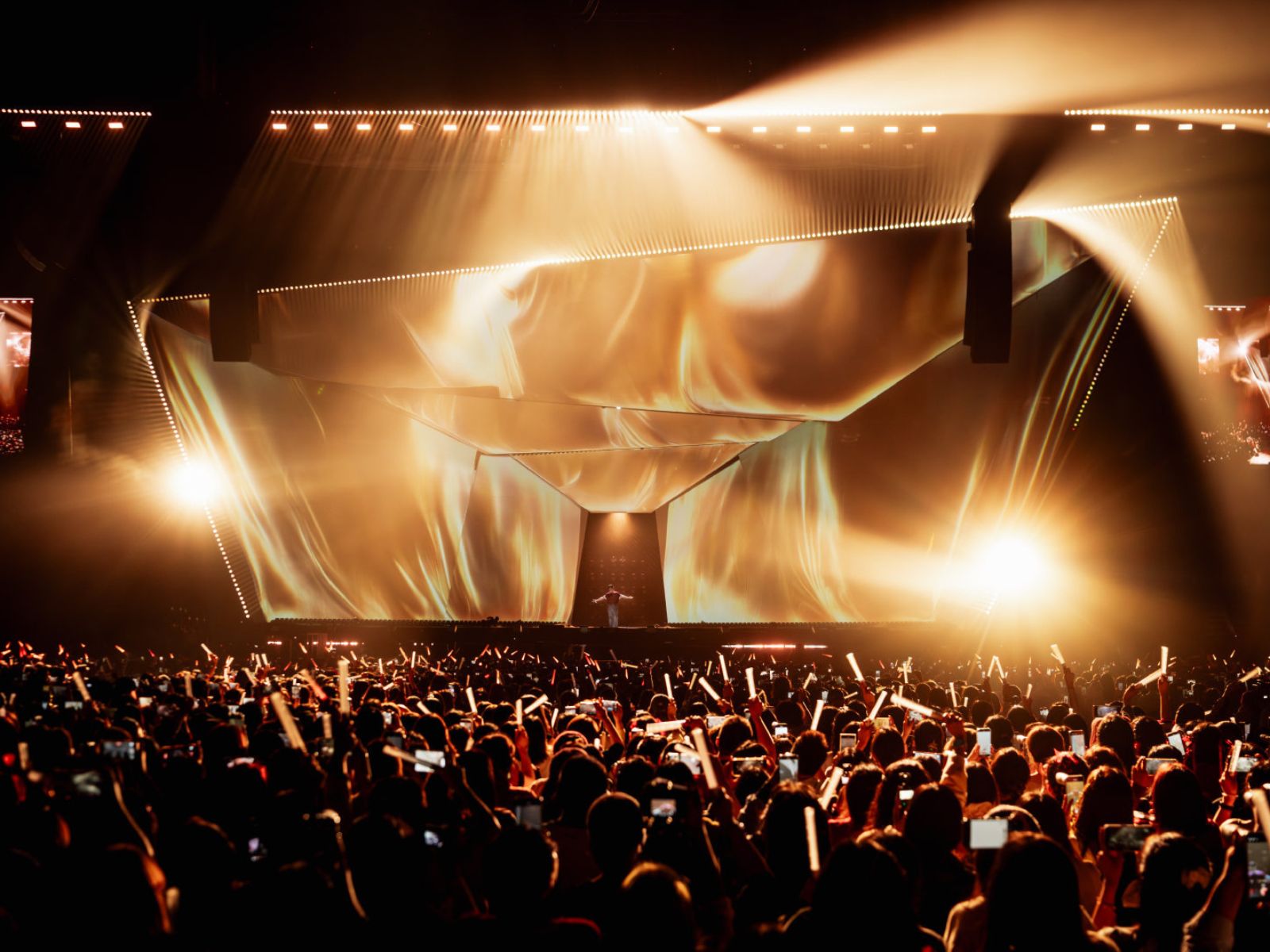 Solo concert của Tiêu Chiến nhận về cơn mưa lời khen về trải nghiệm thị giác插图5