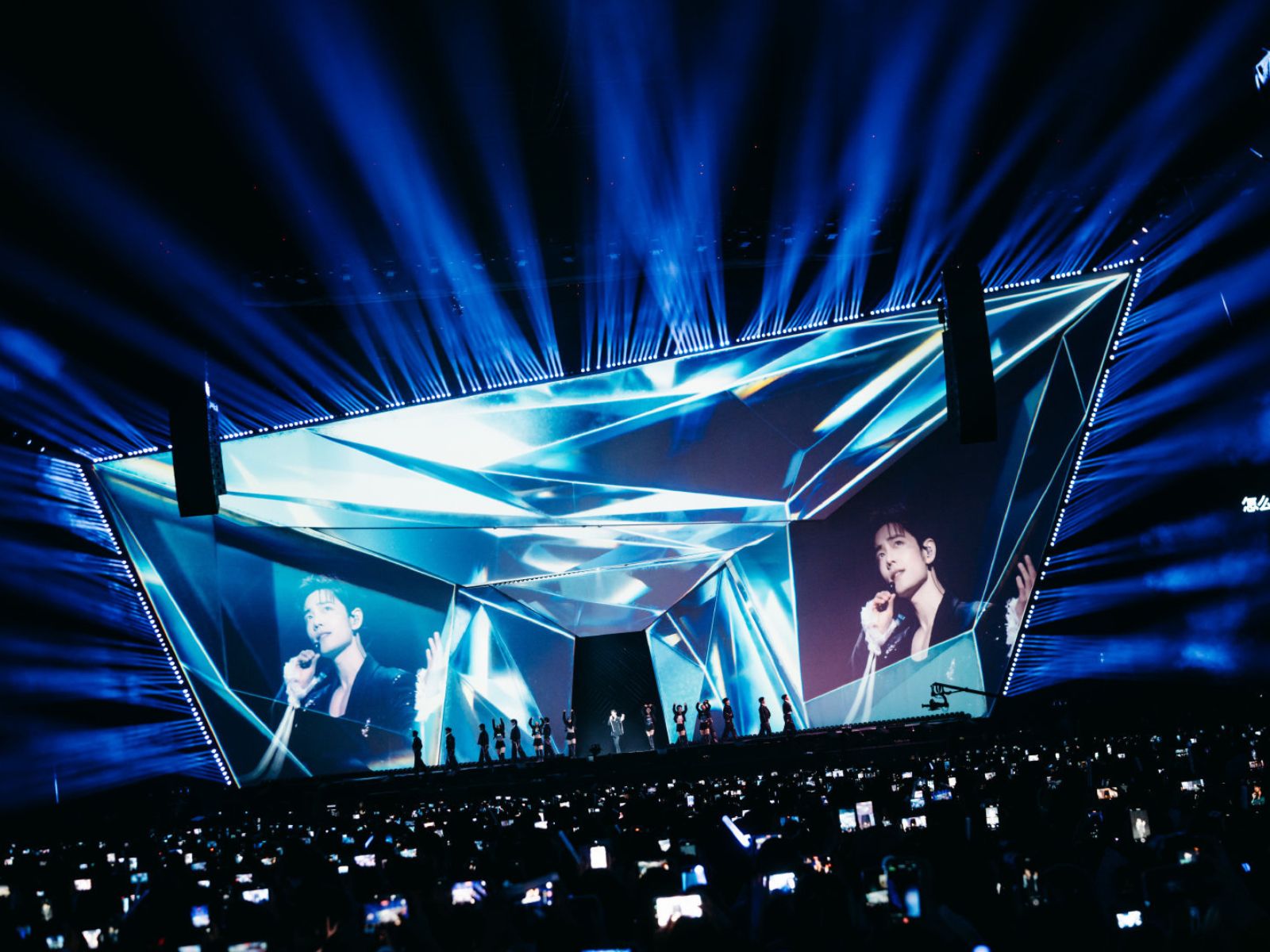 Solo concert của Tiêu Chiến nhận về cơn mưa lời khen về trải nghiệm thị giác插图2