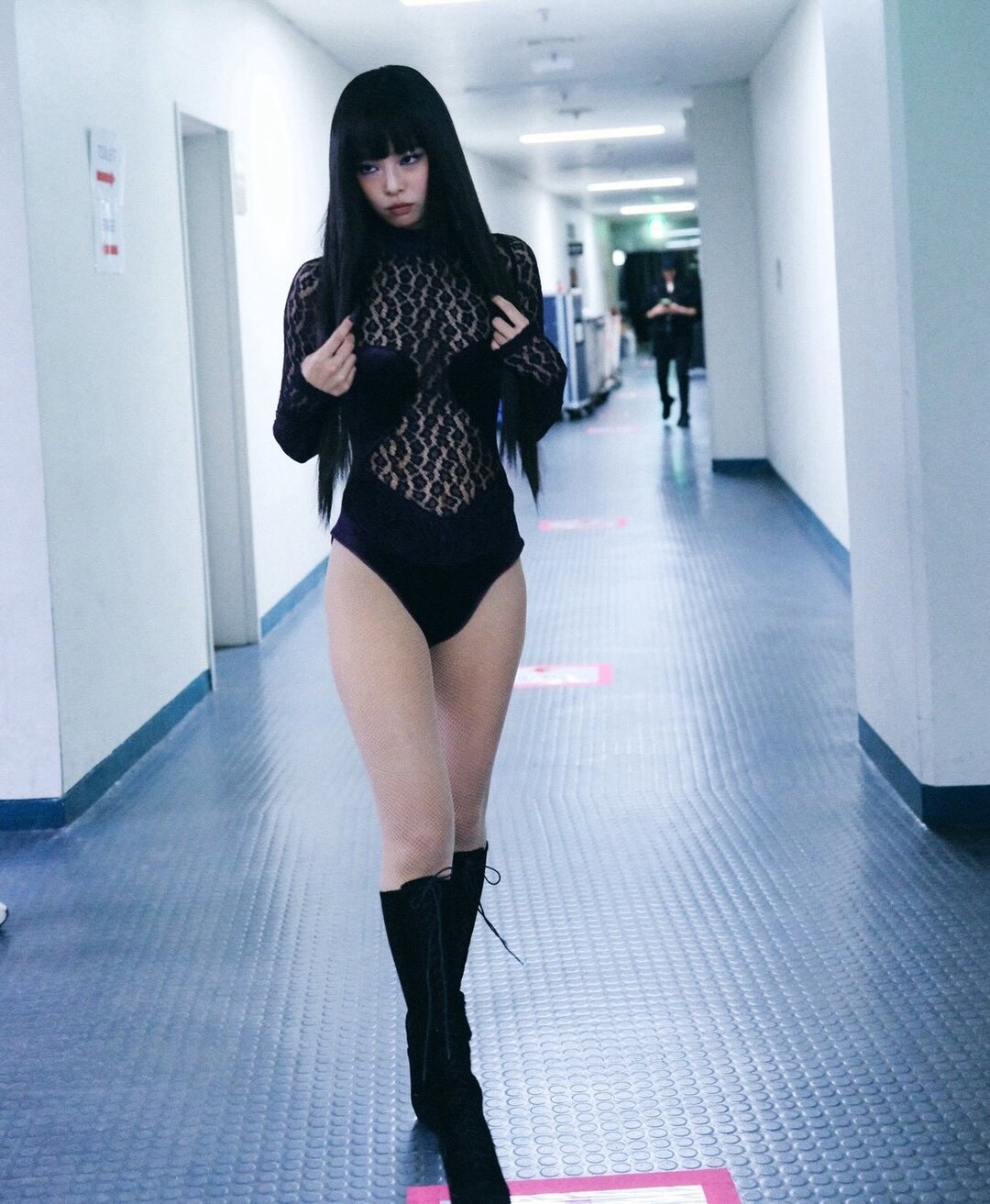 bzvn jennie the weeknd one of the girls live (2)