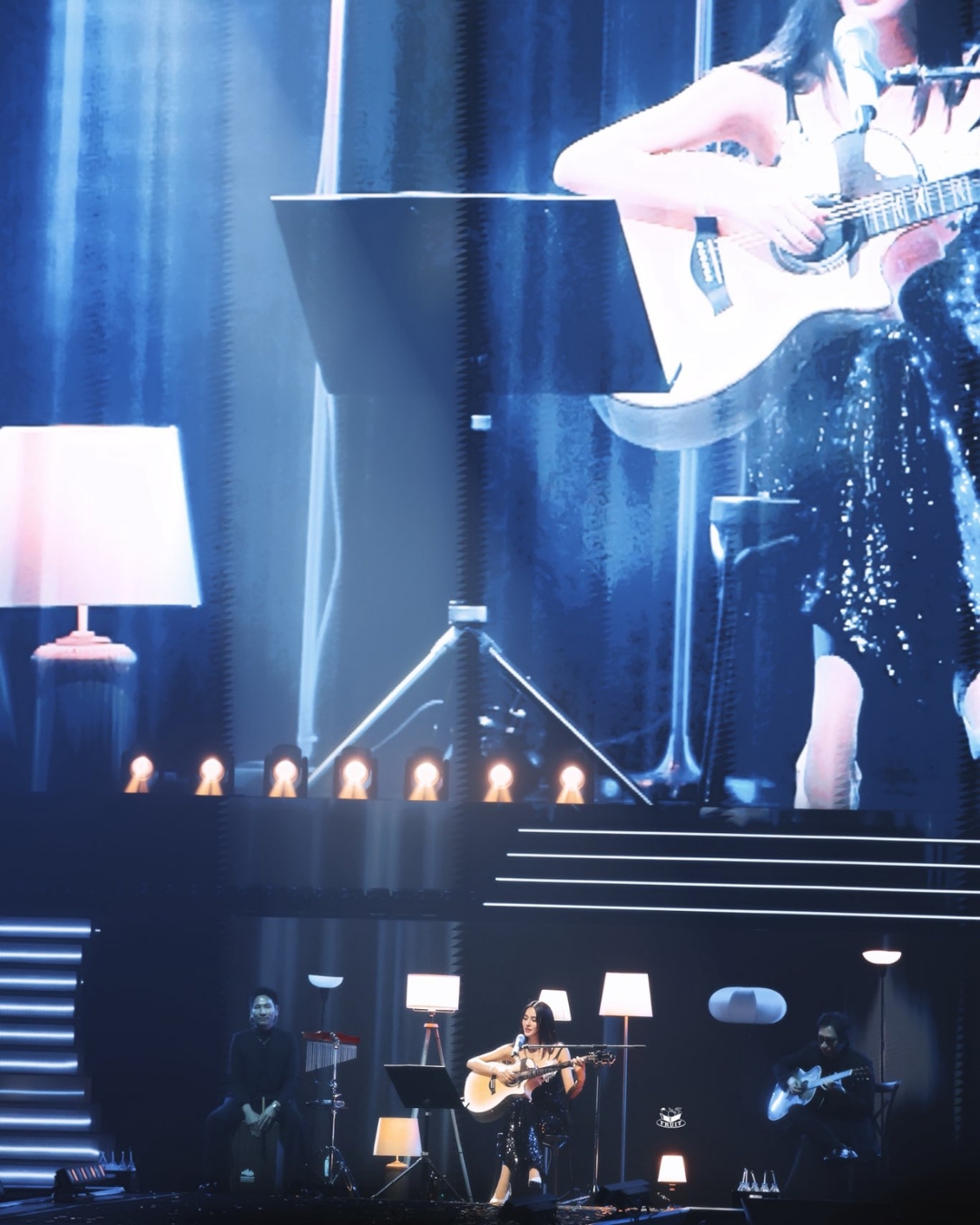 bzvn lingling kwong haf studio local brand viet lingorm concert the world between us (4)