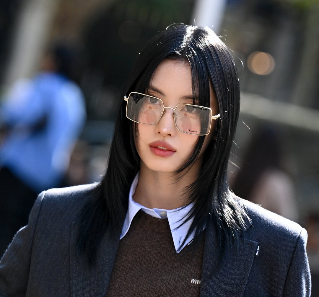 bzvn miu miu xuan he 2027 khach moi front row momo twice00002