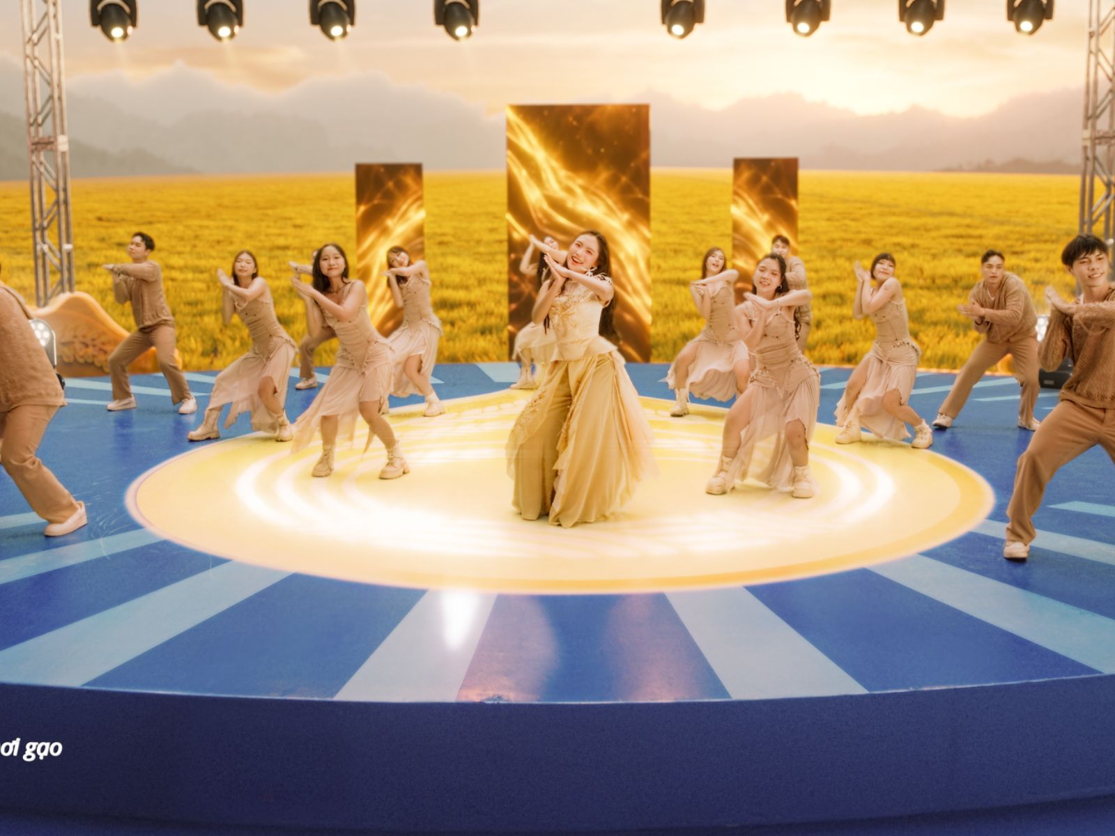 khan-gia-tre-chia-se-gi-qua-mv-gao-cua-ta
