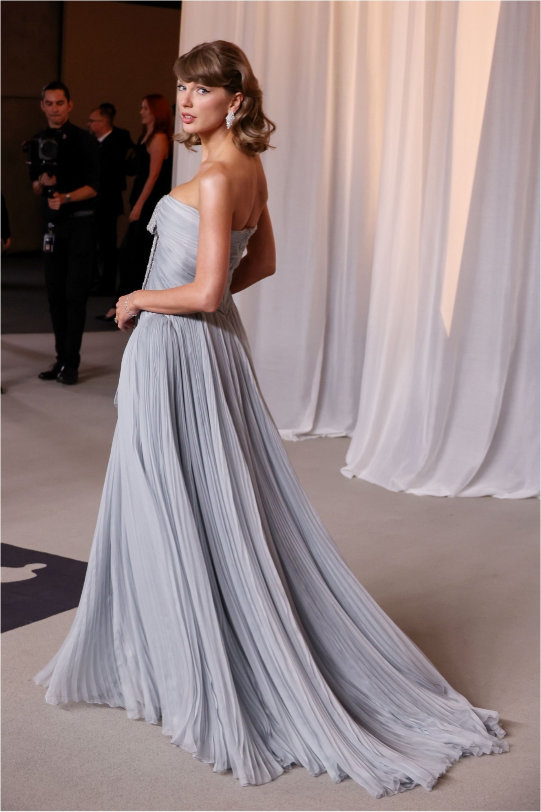 bzvn taylor swift dior (2)
