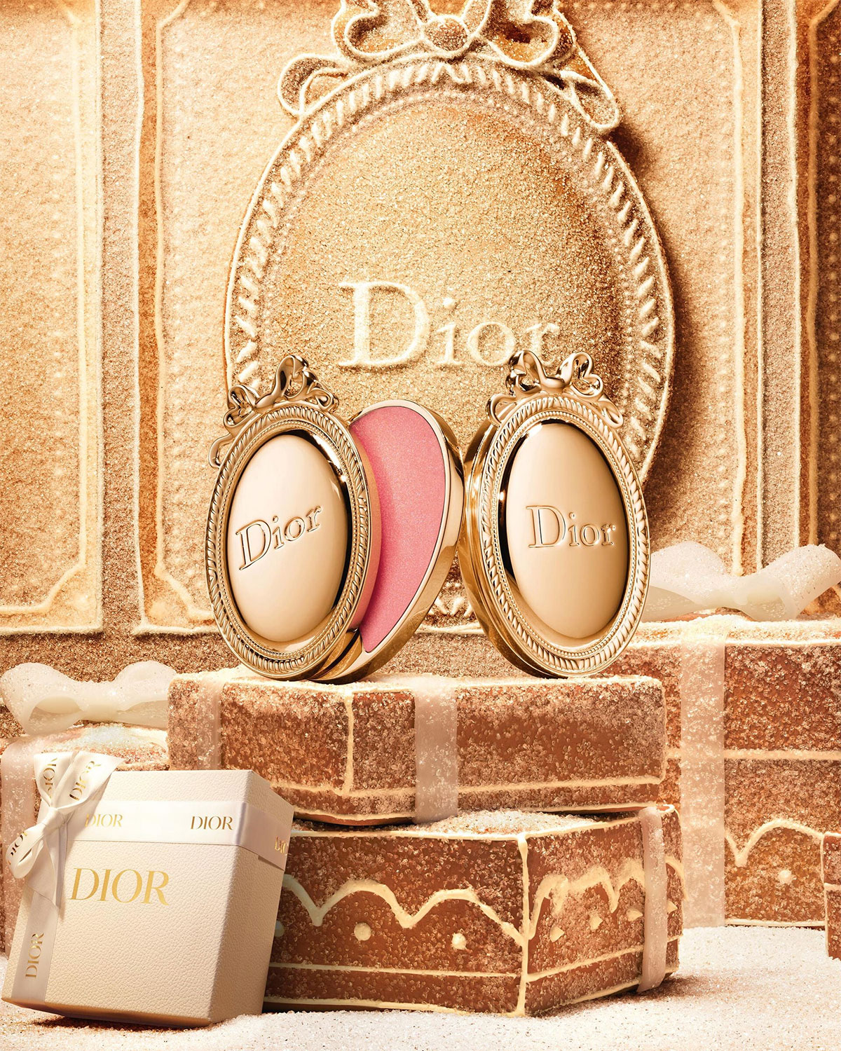 Hộp son dưỡng môi Dior Médaillon là hottest beauty item của mùa lễ hội插图