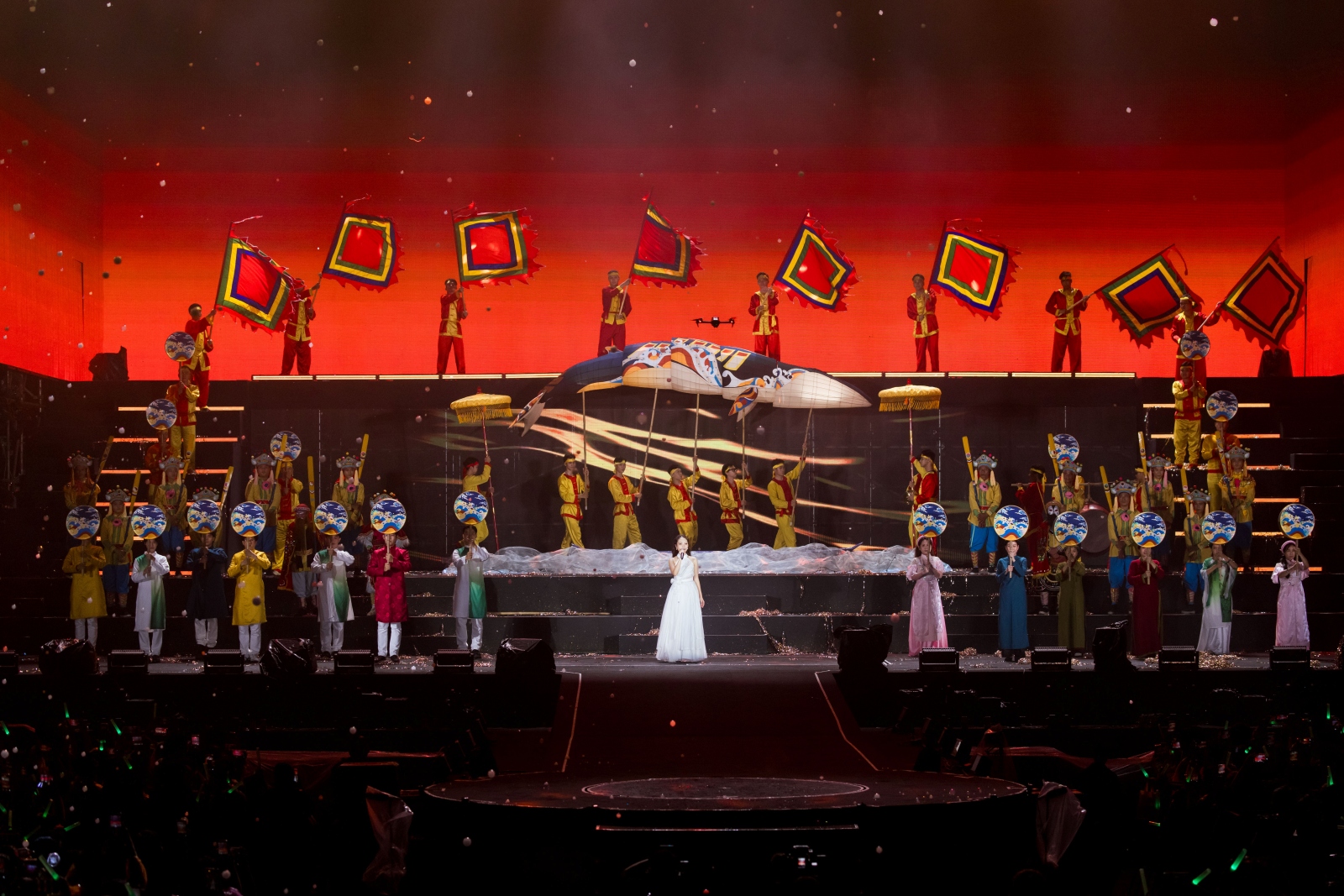 phuong-my-chi-cung-chiec-thuyen-van-hoa-3-mien-tai-dan-choi-dan-ca