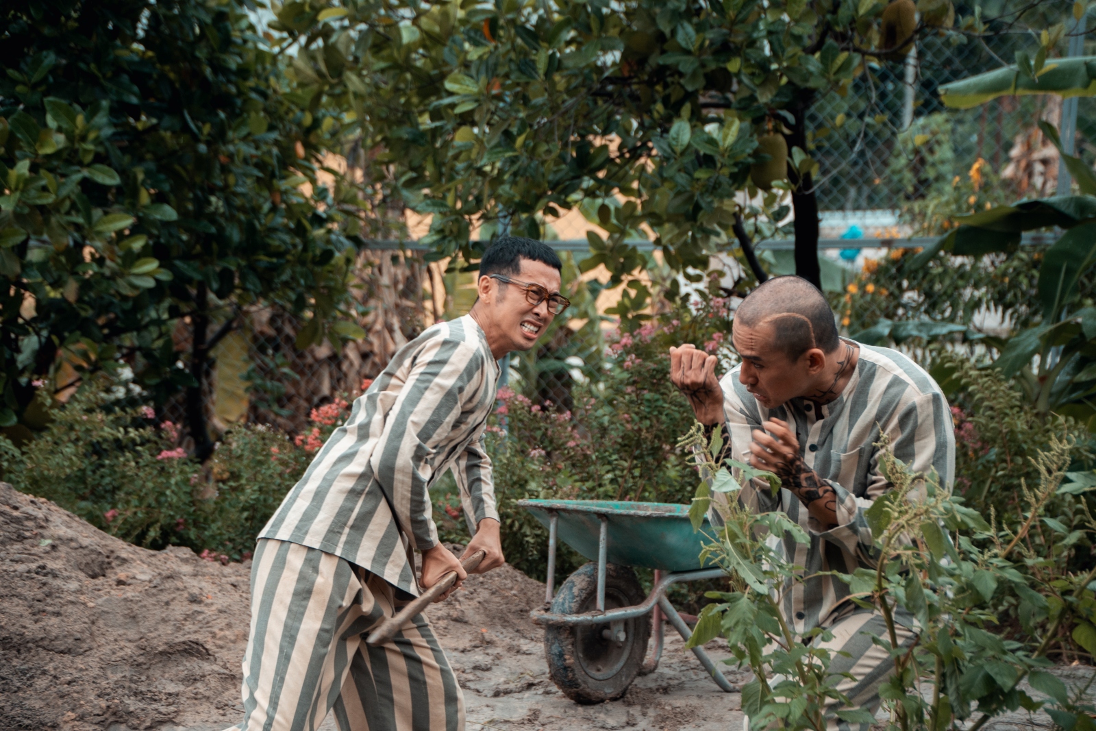 tuan-tran-doi-dau-luong-the-thanh-trong-trailer-trai-giam-hanh-phuc